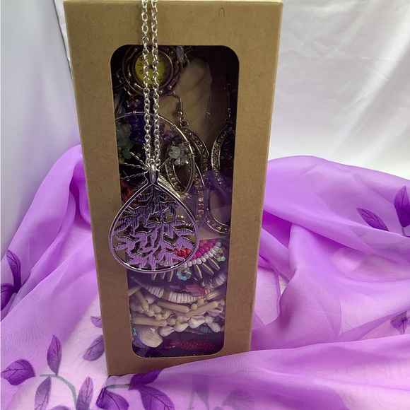 unsigned Jewelry - Boho Box of Jewelry lot D